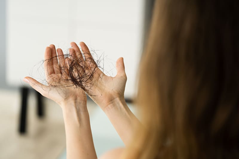 Lange Haare Pflegen - Was tun bei Haarausfall?